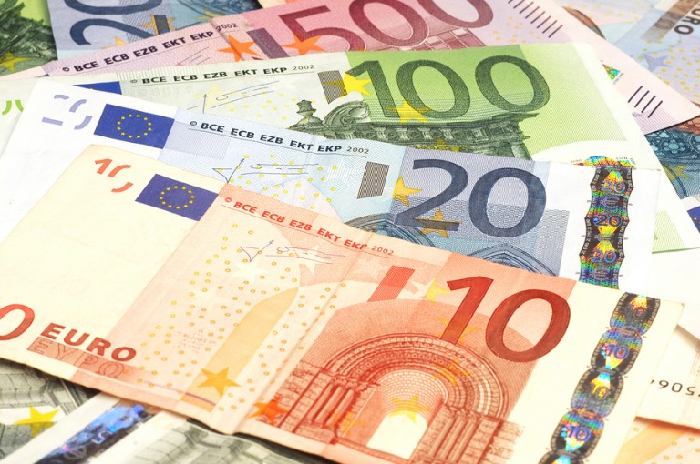 Greenback Broadly Weaker Against Major Currencies