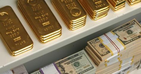 Gold Advances As Dollar Breaks 17-Month Low