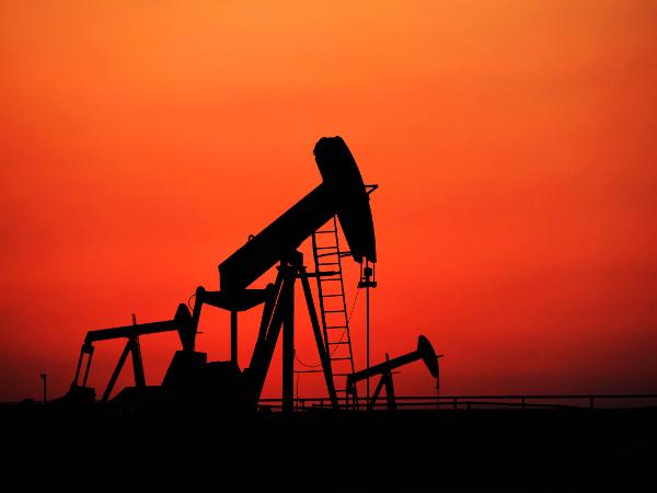 Weakening Crude Oil Prices Rattle U.S. Equities