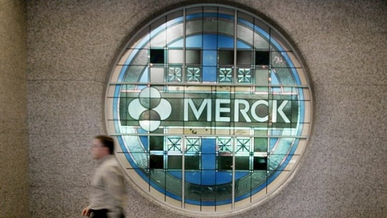 Merck & Co., Inc. (NYSE:MRK), Bristol-Myers Squibb Co (NYSE:BMY) Present Results From Anti-PD-1 Drug Studies