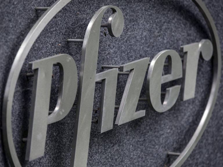 Pfizer Inc. (NYSE:PFE) To Close 2 Britain Facilities, To Present New Xeljanz Data