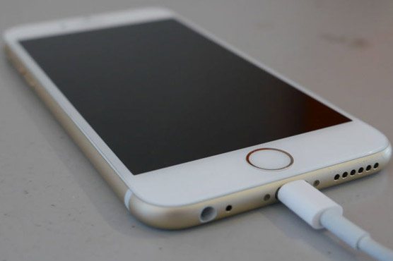 A Man’s Electrocution While Charging His iPhone In Bath Puts Apple Inc. (NASDAQ:AAPL) On The Spot A Man’s Electrocution While Charging His iPhone In Bath Puts Apple Inc. (NASDAQ:AAPL) On The Spot